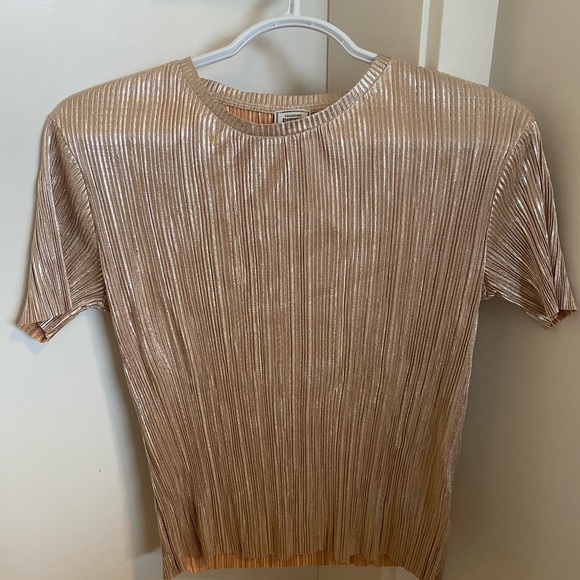 Gold/shiny teeshirt - Picture 2 of 2